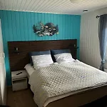 Ferienhaus Stylish Beachside With Large Terrace