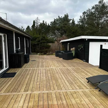 Stylish Beachside With Large Terrace *