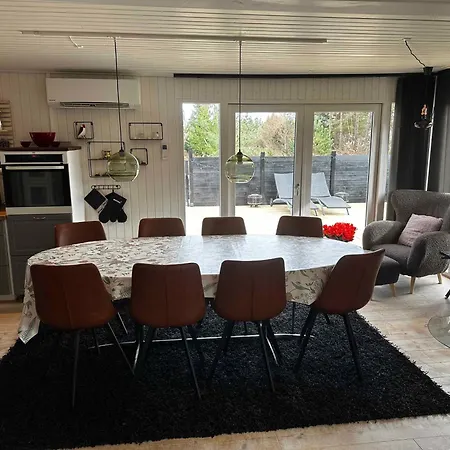 Feriehus Stylish Beachside With Large Terrace