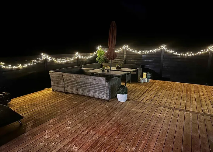 Stylish Beachside With Large Terrace *