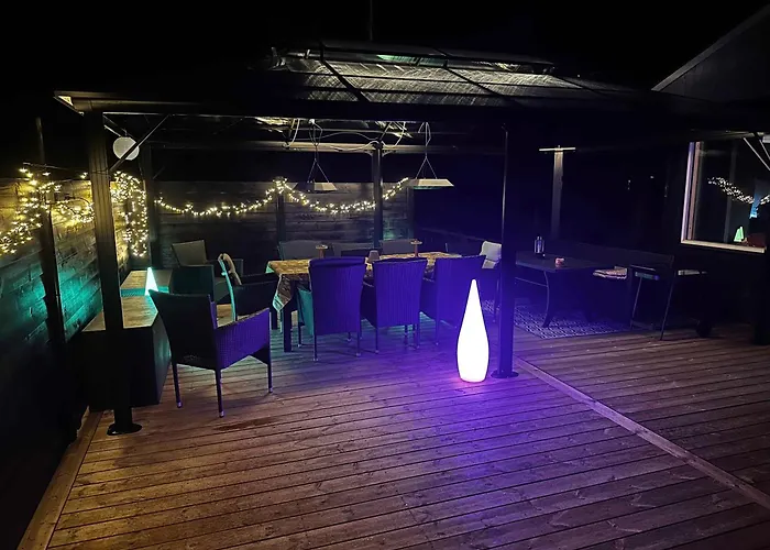 Stylish Beachside With Large Terrace Semesterbostad