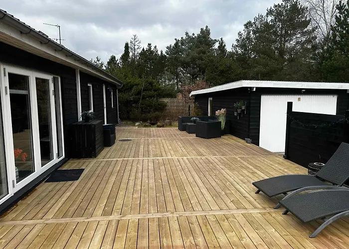 Stylish Beachside With Large Terrace *