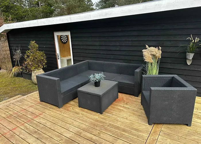 Stylish Beachside With Large Terrace Semesterbostad