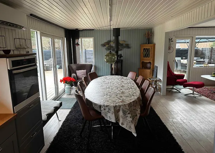 Stylish Beachside With Large Terrace * Hals