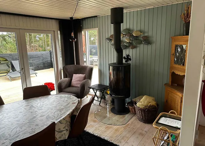 Stylish Beachside With Large Terrace Semesterbostad *