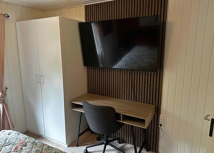 Semesterbostad Stylish Beachside With Large Terrace Hals